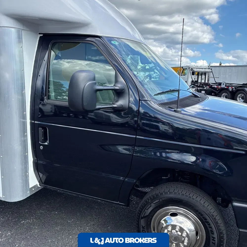 2025 Ford Commercial Vans E450