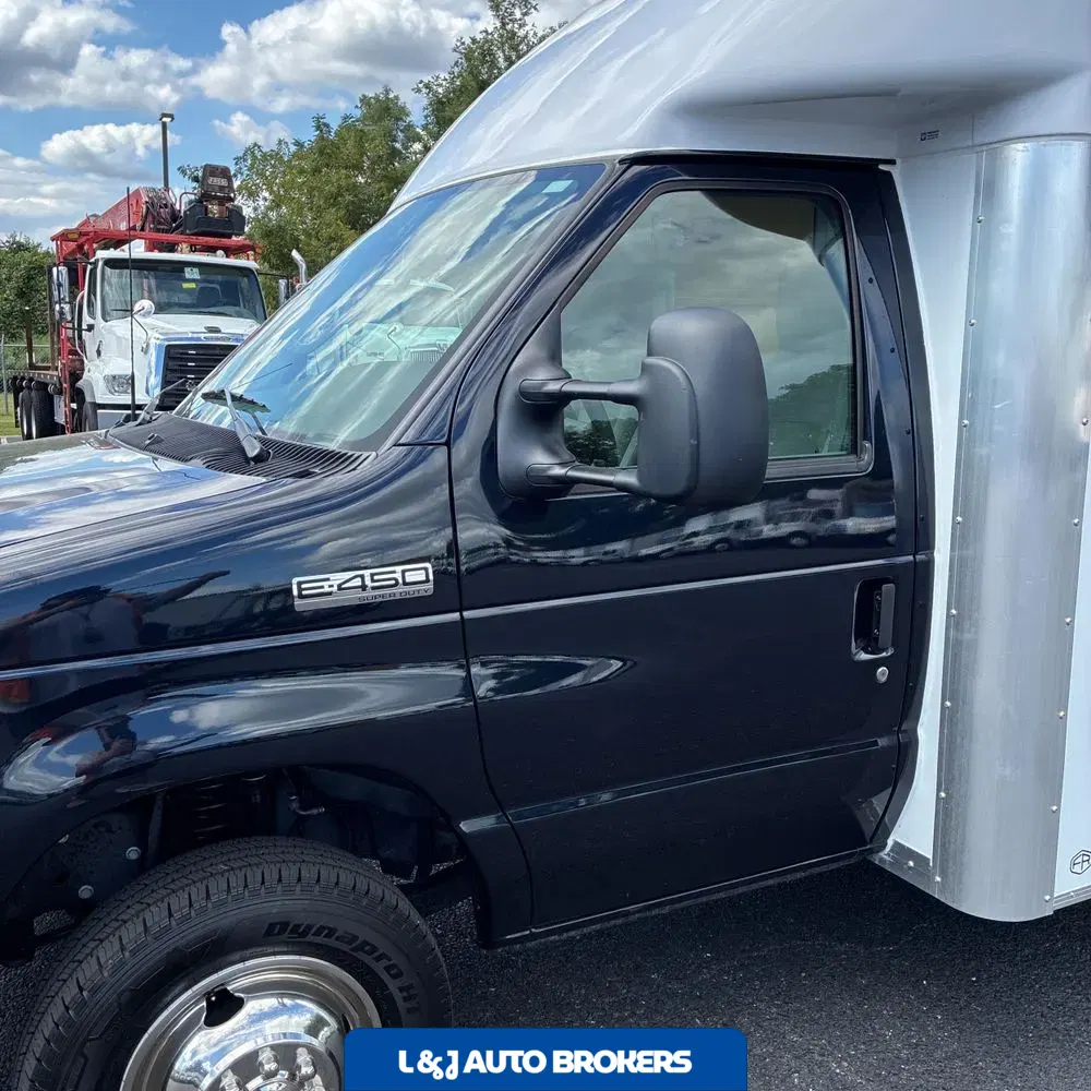 2025 Ford Commercial Vans E450