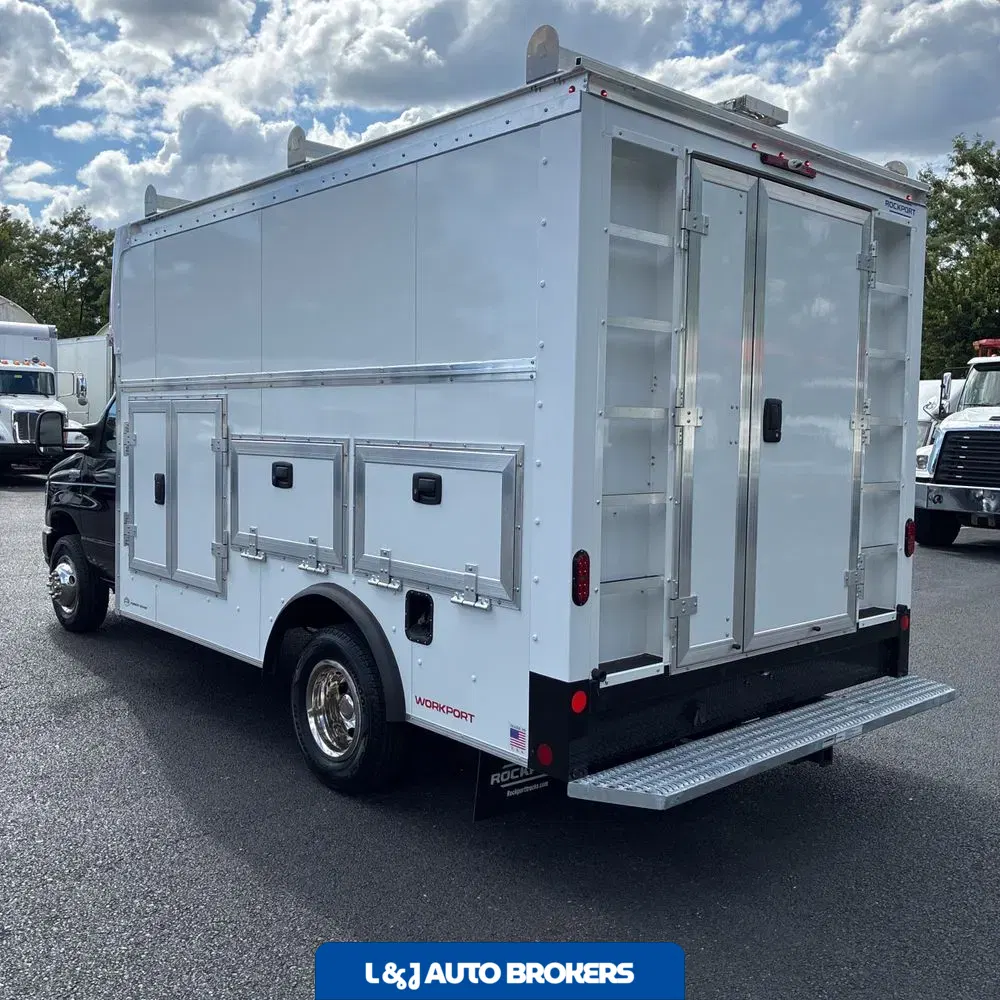 2025 Ford Commercial Vans E450