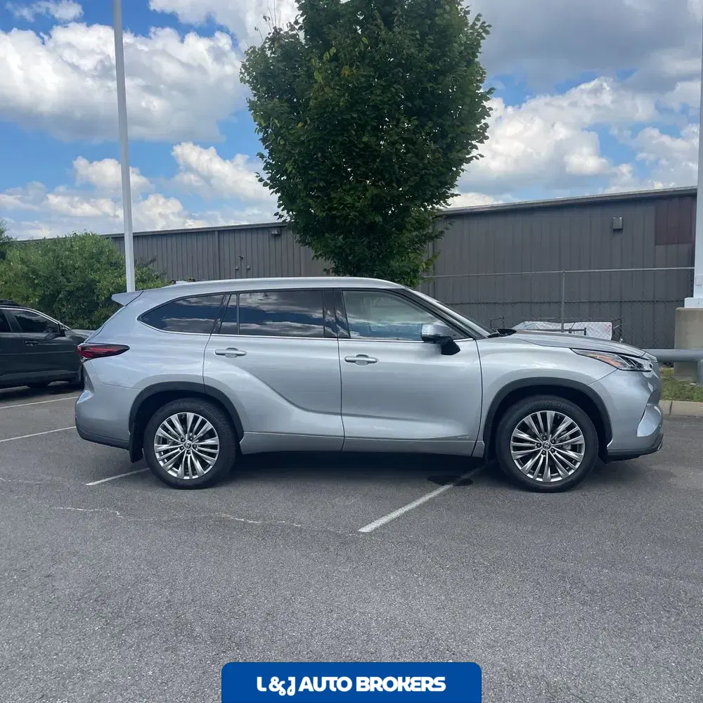 2024 Toyota Highlander Hybrid Platinum