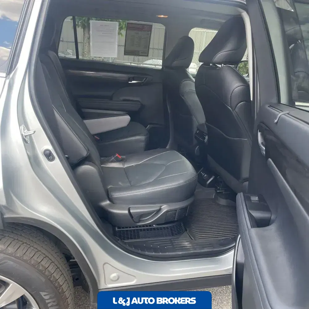 2024 Toyota Highlander Hybrid Platinum