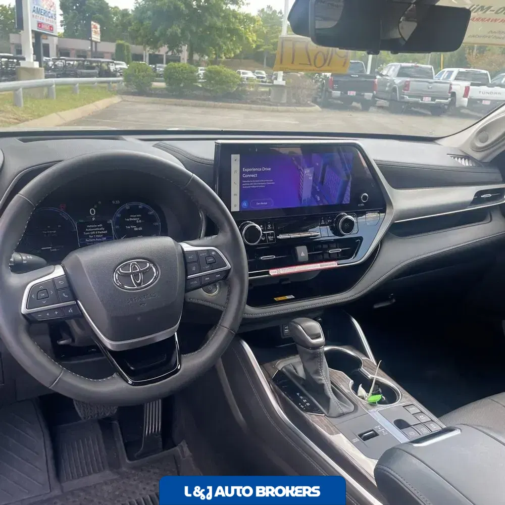 2024 Toyota Highlander Hybrid Platinum