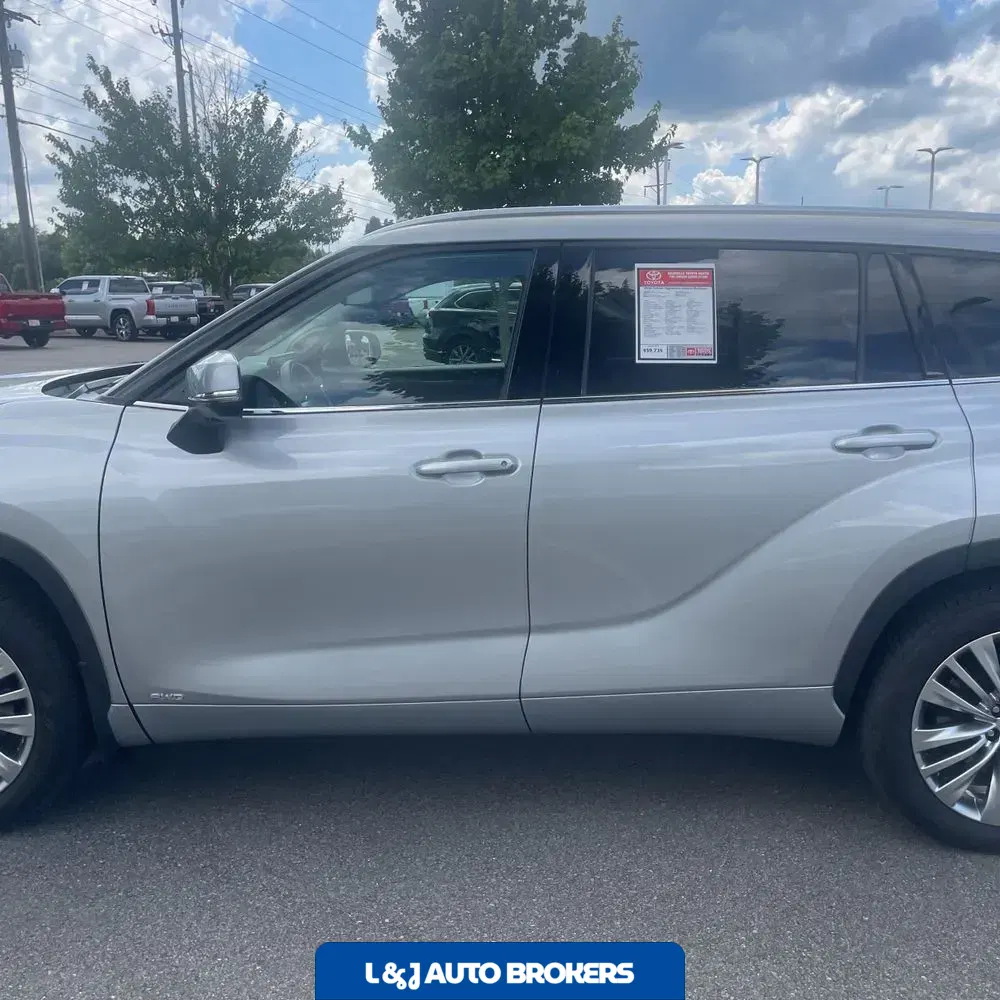 2024 Toyota Highlander Hybrid Platinum
