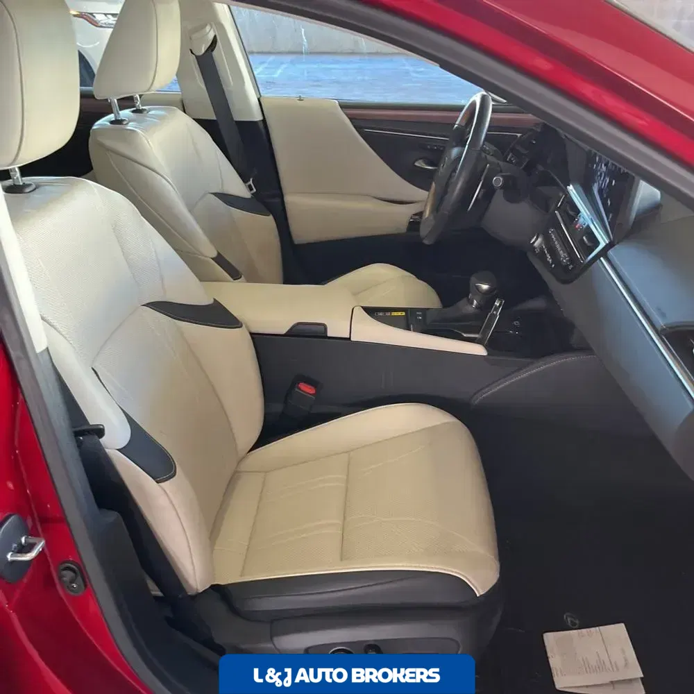 2024 Lexus ES 300h Luxury
