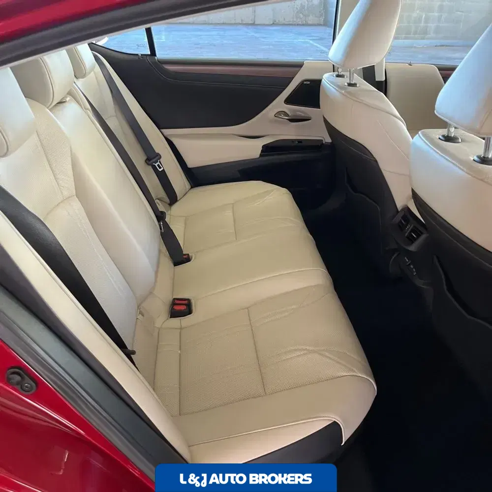 2024 Lexus ES 300h Luxury