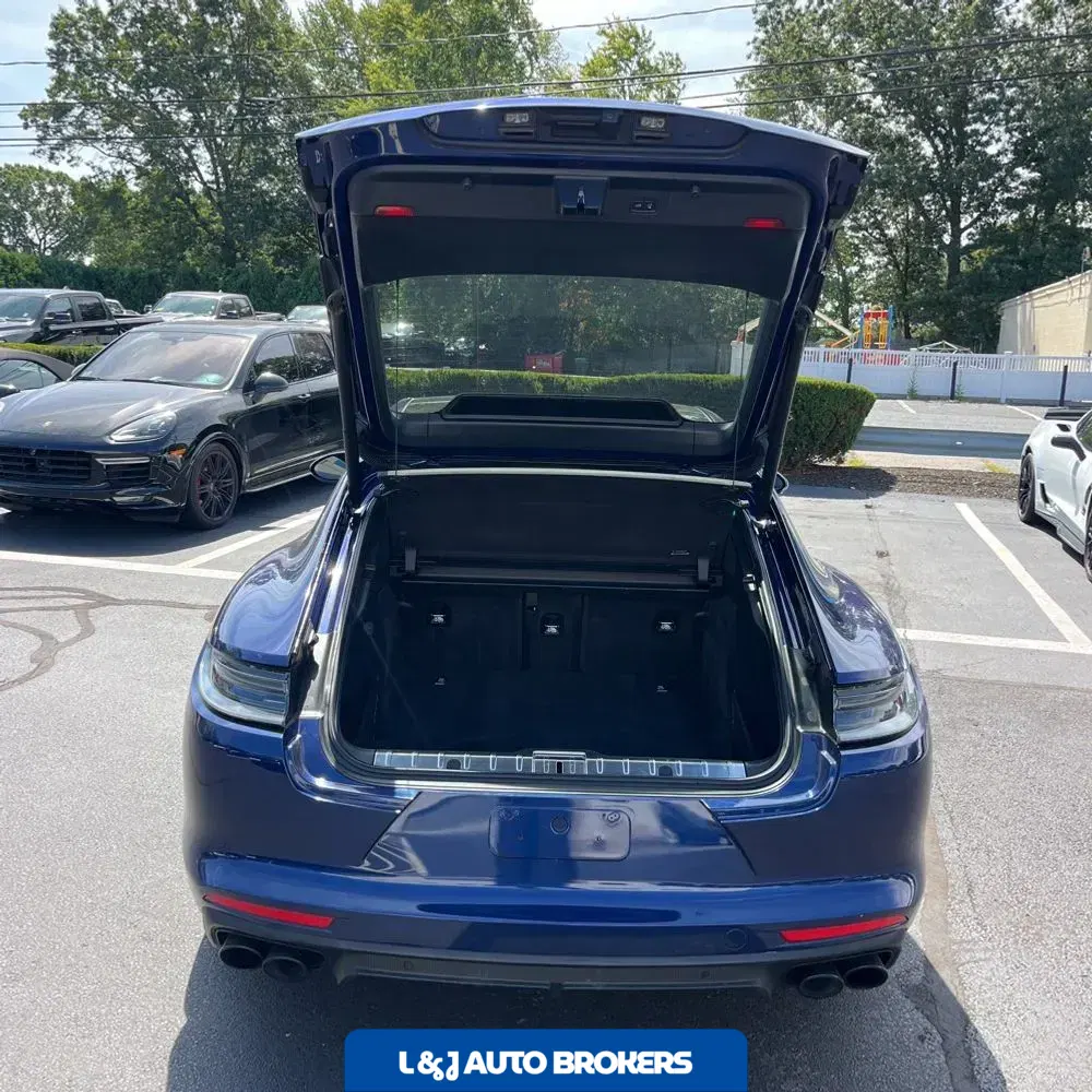 2023 Porsche Panamera 4