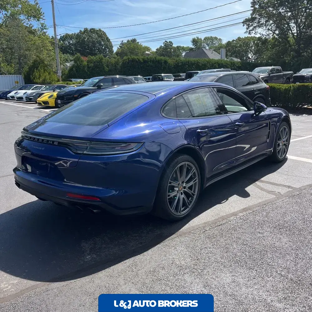 2023 Porsche Panamera 4