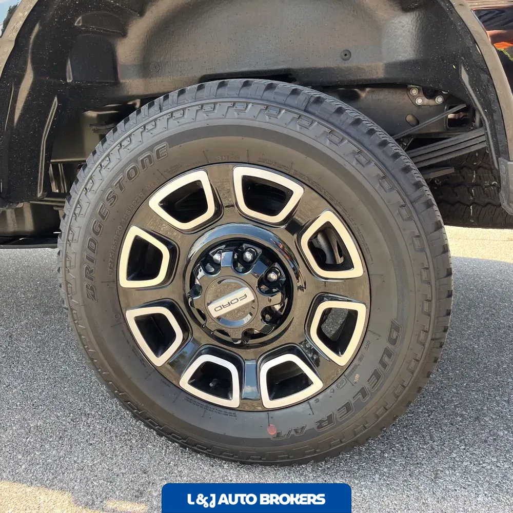2025 Ford F-350 Super Duty Platinum