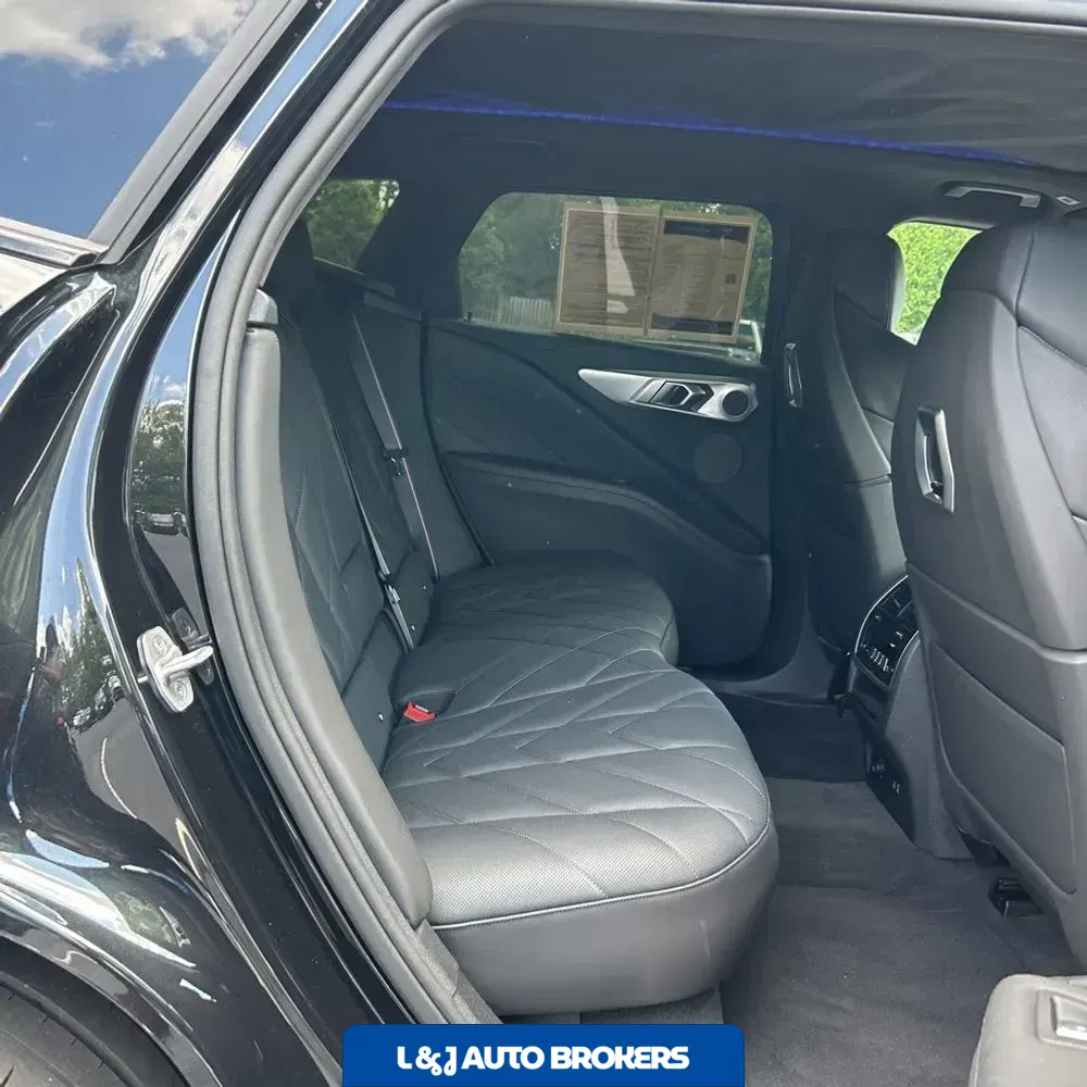 2023 BMW XM Base