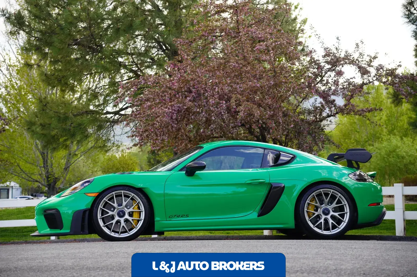 Signal Green 2023 Porsche 718 Cayman GT4 RS Weissach