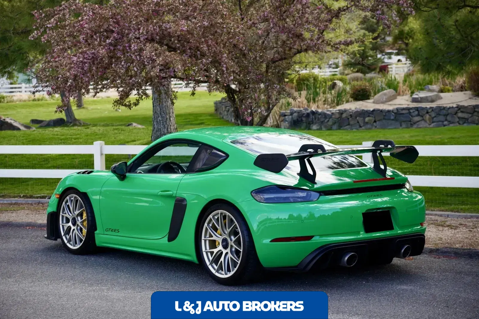 Signal Green 2023 Porsche 718 Cayman GT4 RS Weissach