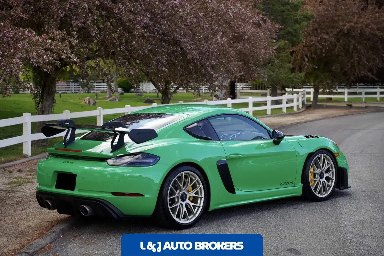Signal Green 2023 Porsche 718 Cayman GT4 RS Weissach