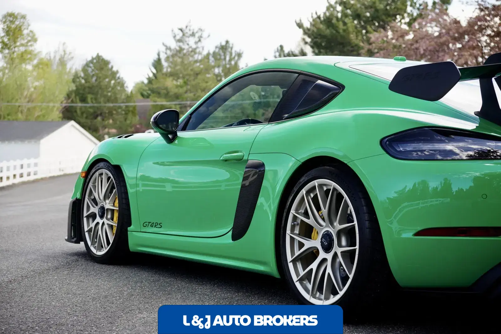 Signal Green 2023 Porsche 718 Cayman GT4 RS Weissach