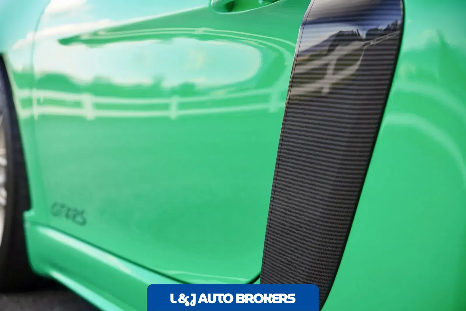 Signal Green 2023 Porsche 718 Cayman GT4 RS Weissach