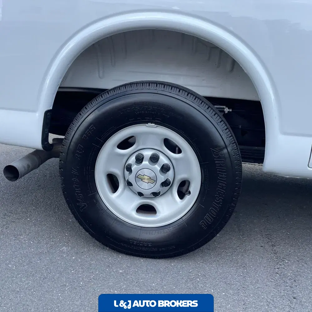 2025 Chevrolet Express LS 3500