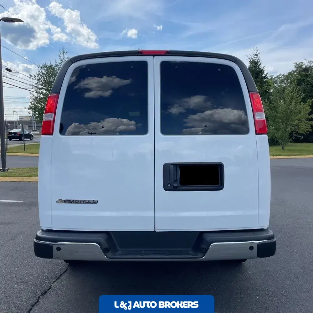 2025 Chevrolet Express LS 3500
