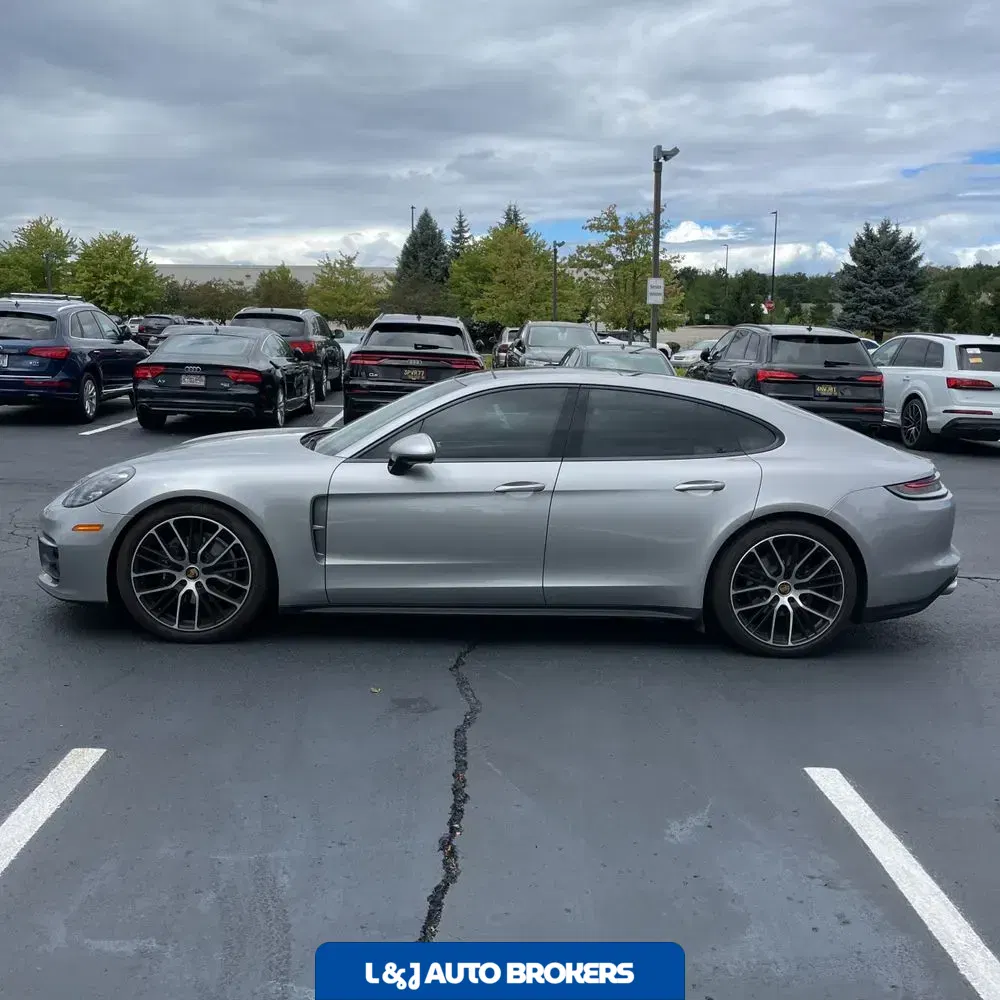 2022 Porsche Panamera Platinum Edition