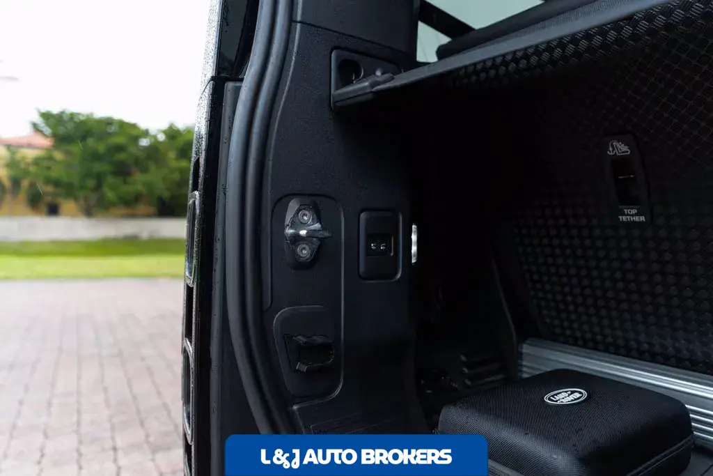 2023 Land Rover Defender 90 Carpathian Edition