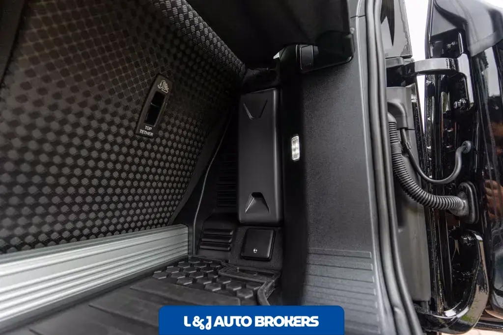 2023 Land Rover Defender 90 Carpathian Edition