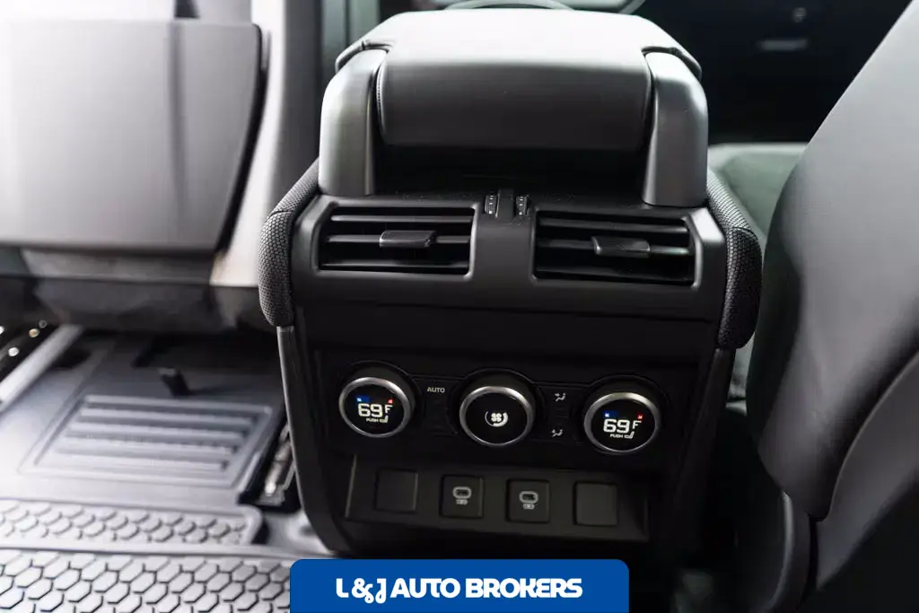 2023 Land Rover Defender 90 Carpathian Edition
