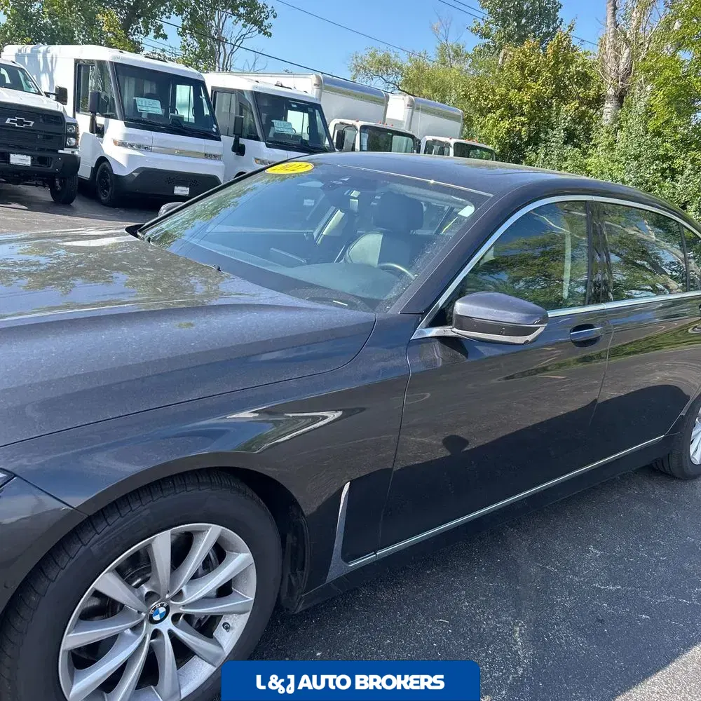 2022 BMW 7-Series 740i