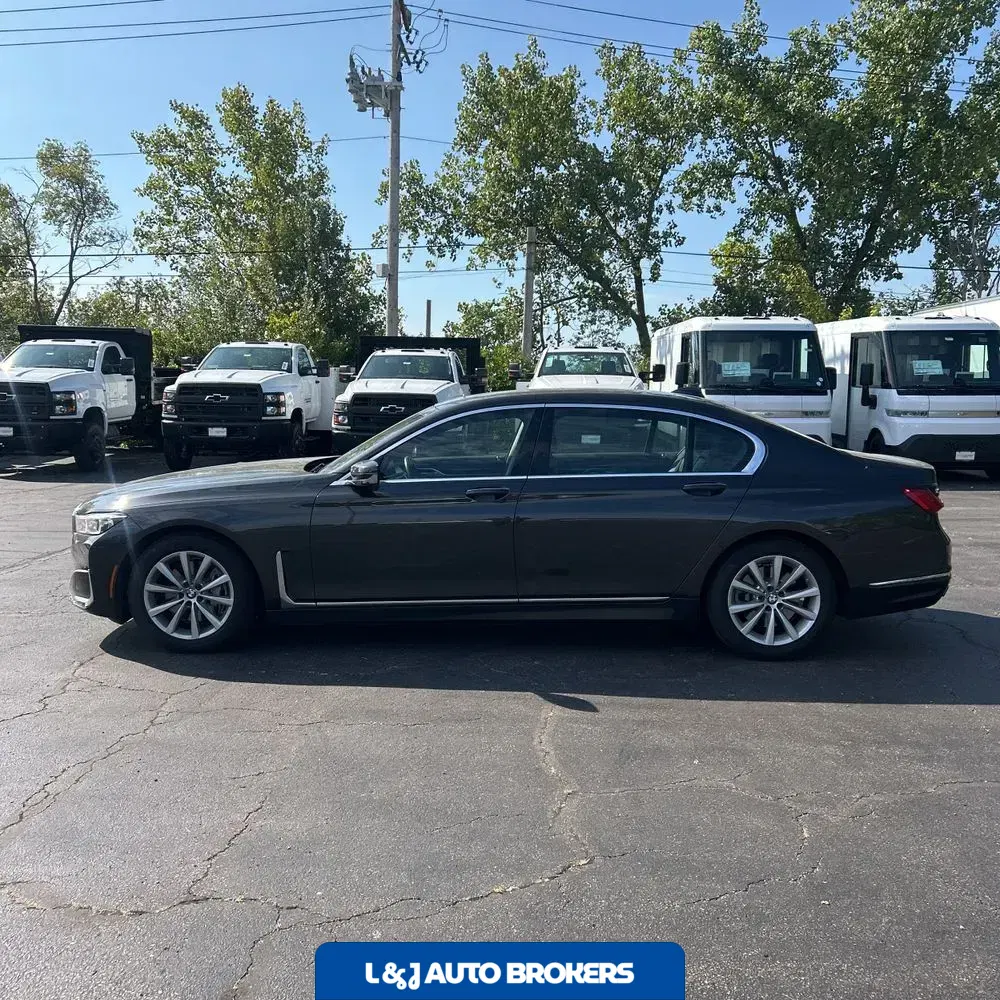 2022 BMW 7-Series 740i