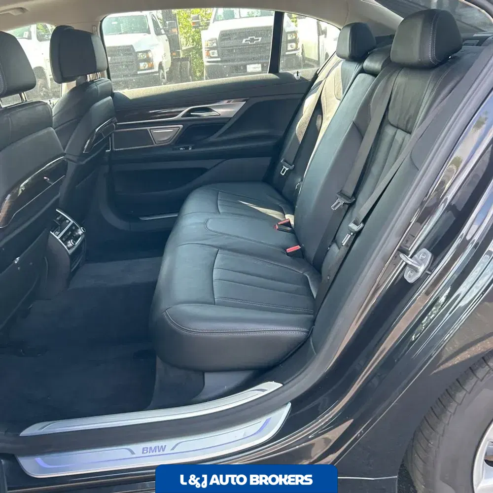 2022 BMW 7-Series 740i