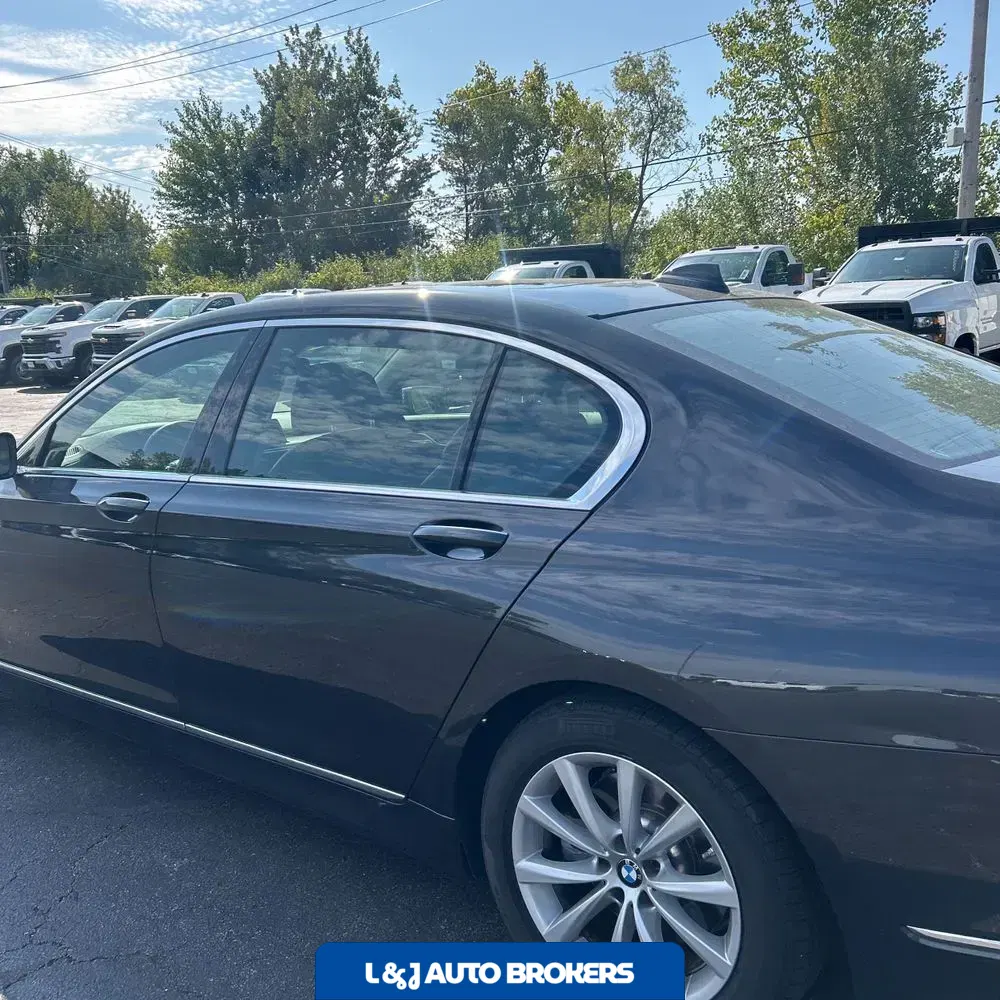 2022 BMW 7-Series 740i