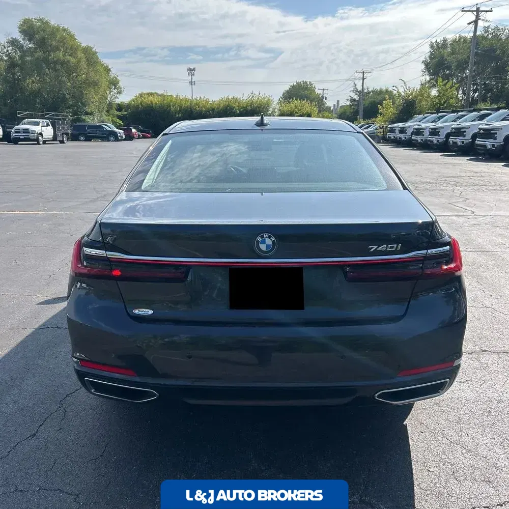 2022 BMW 7-Series 740i