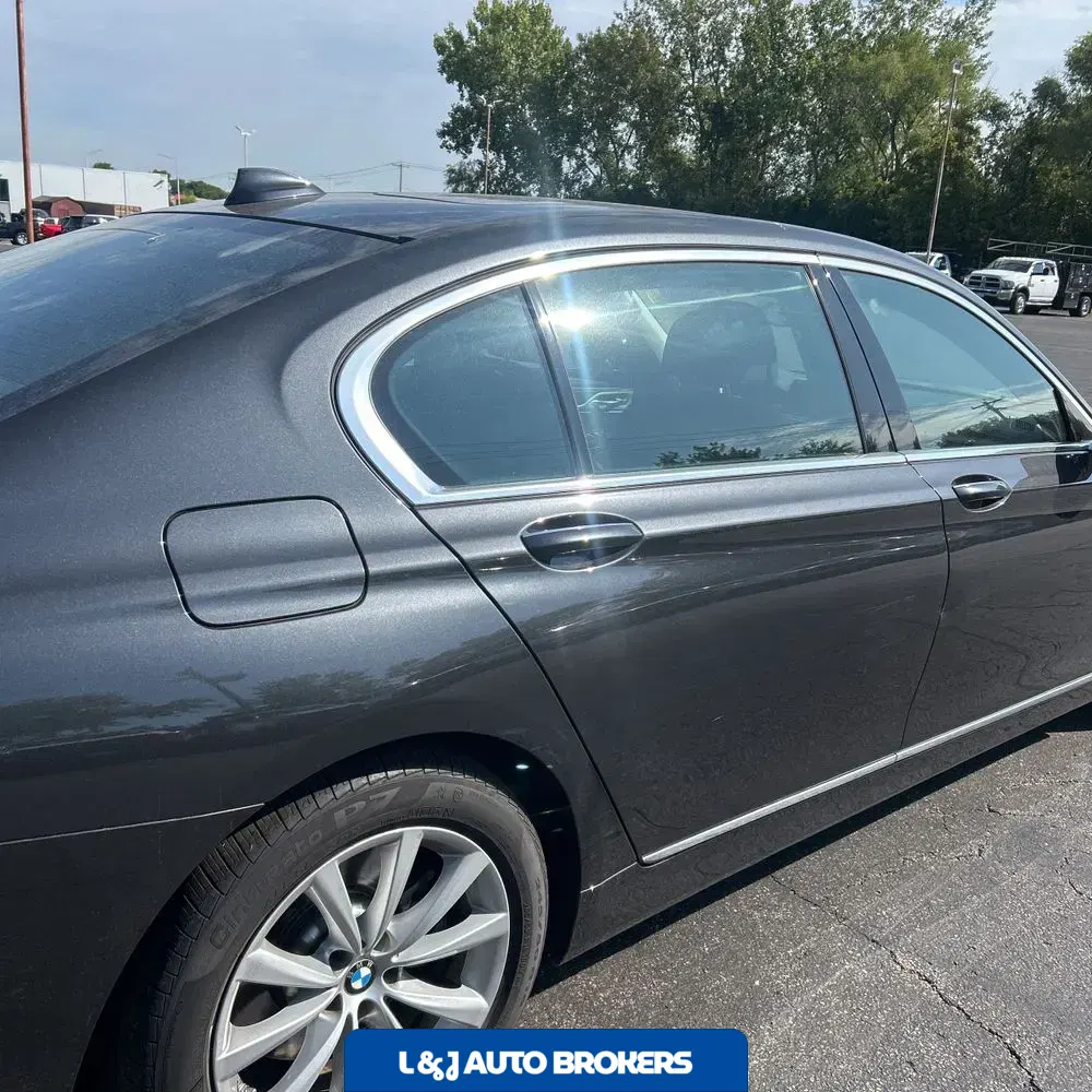 2022 BMW 7-Series 740i