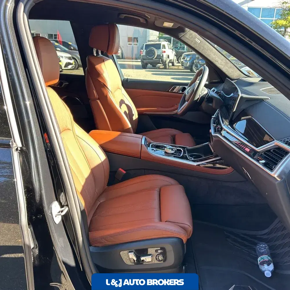 2025 BMW X7 M60i