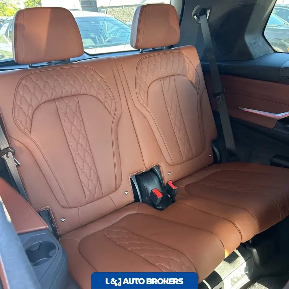 2025 BMW X7 M60i