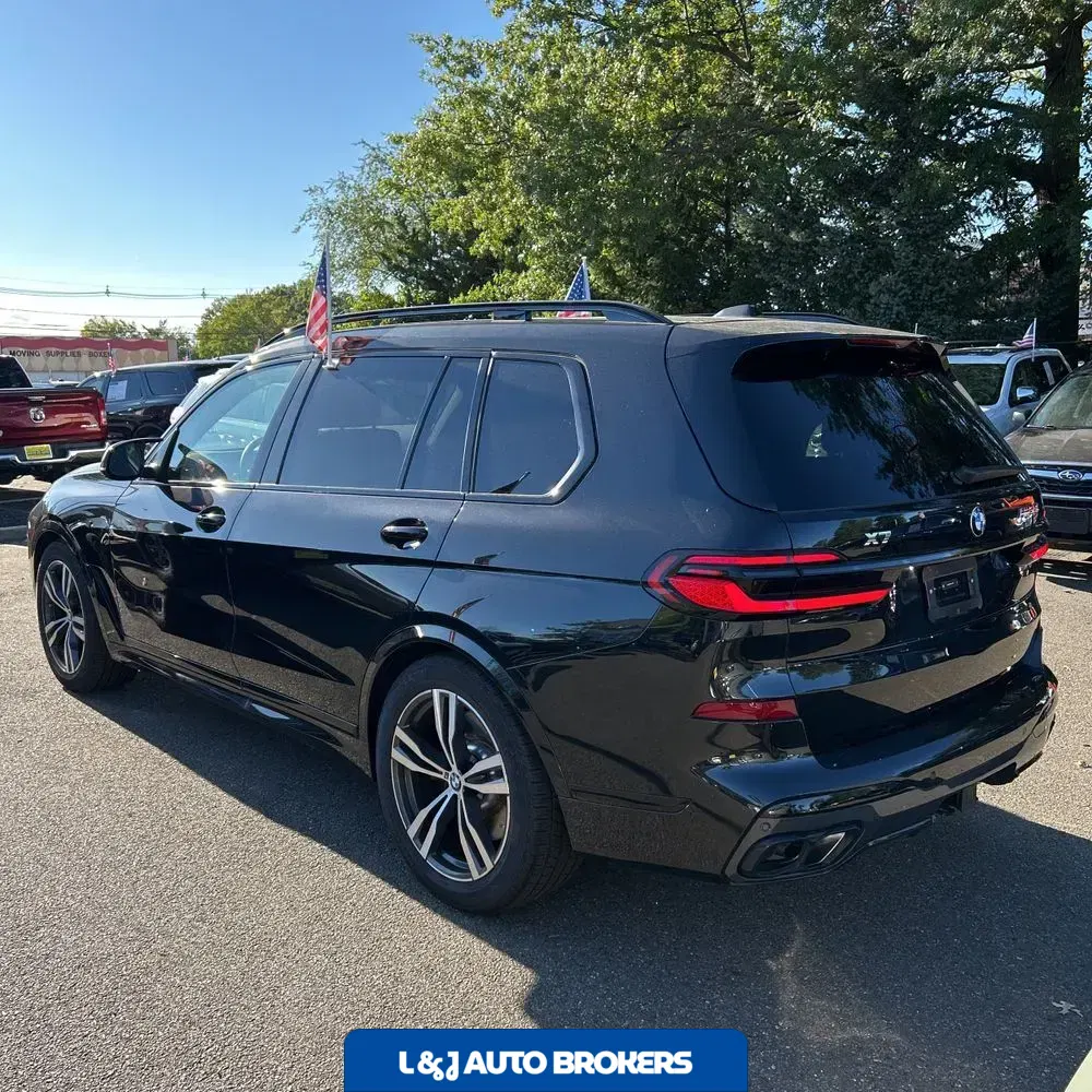 2025 BMW X7 M60i