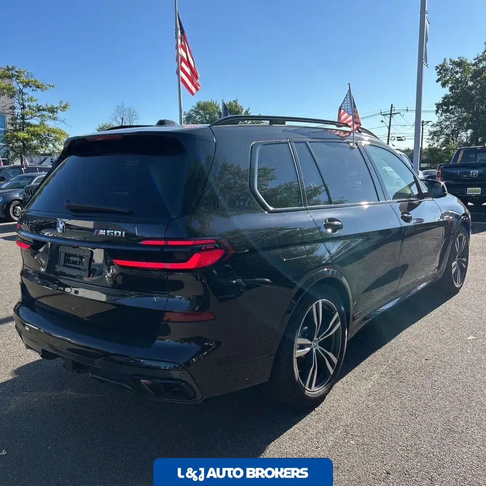 2025 BMW X7 M60i