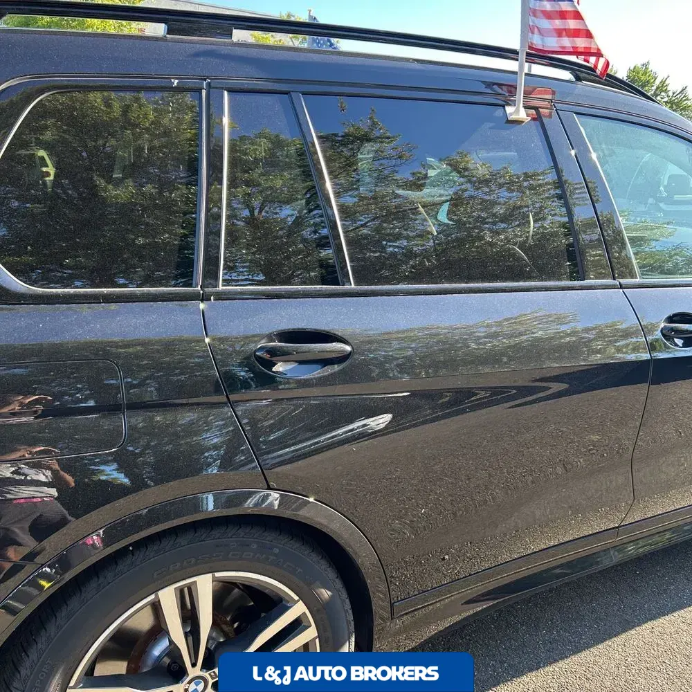 2025 BMW X7 M60i