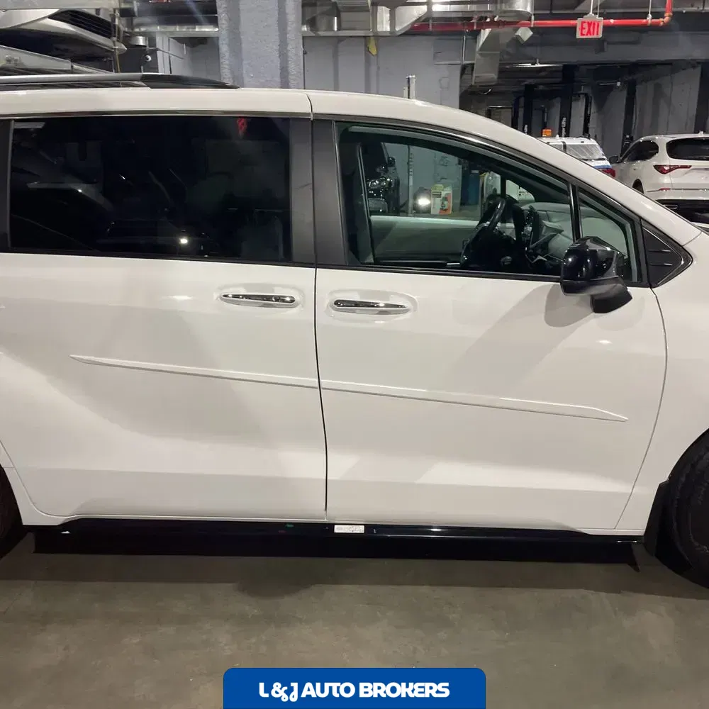 2023 Toyota Sienna XSE 7-Passenger