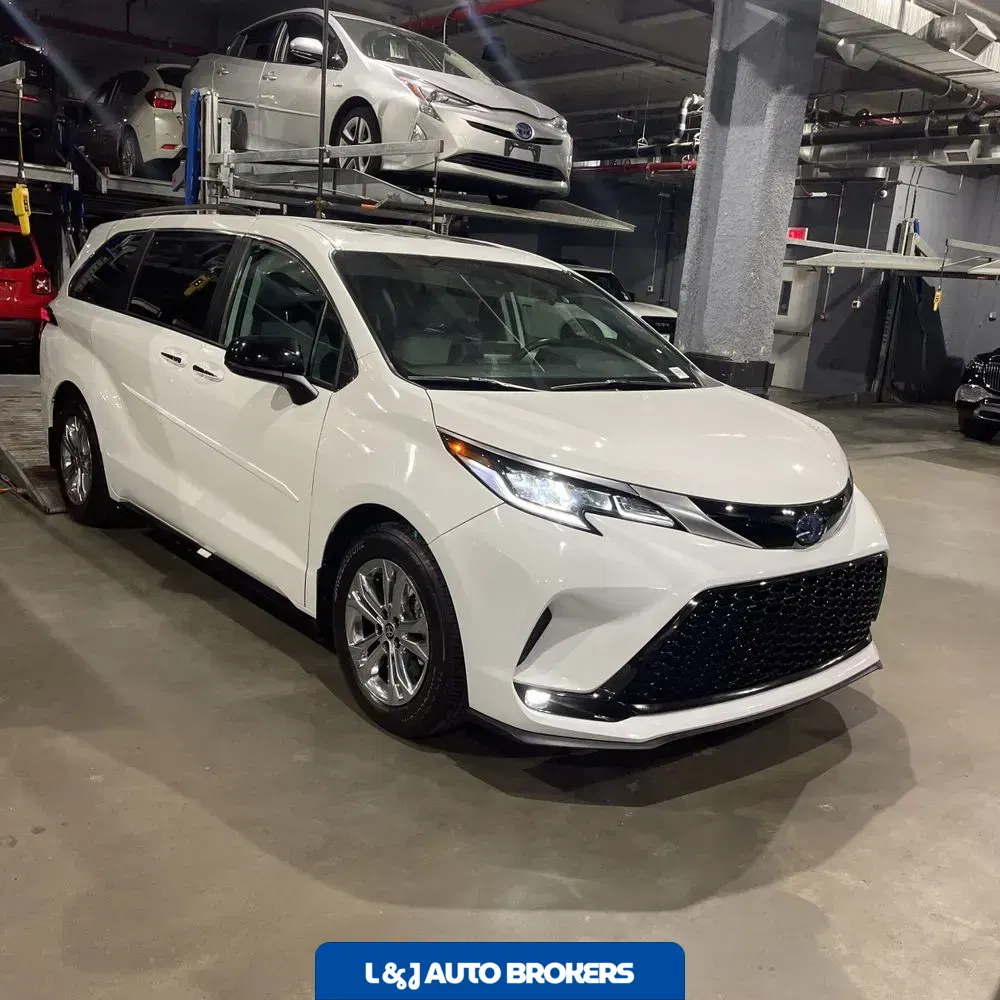 2023 Toyota Sienna XSE 7-Passenger