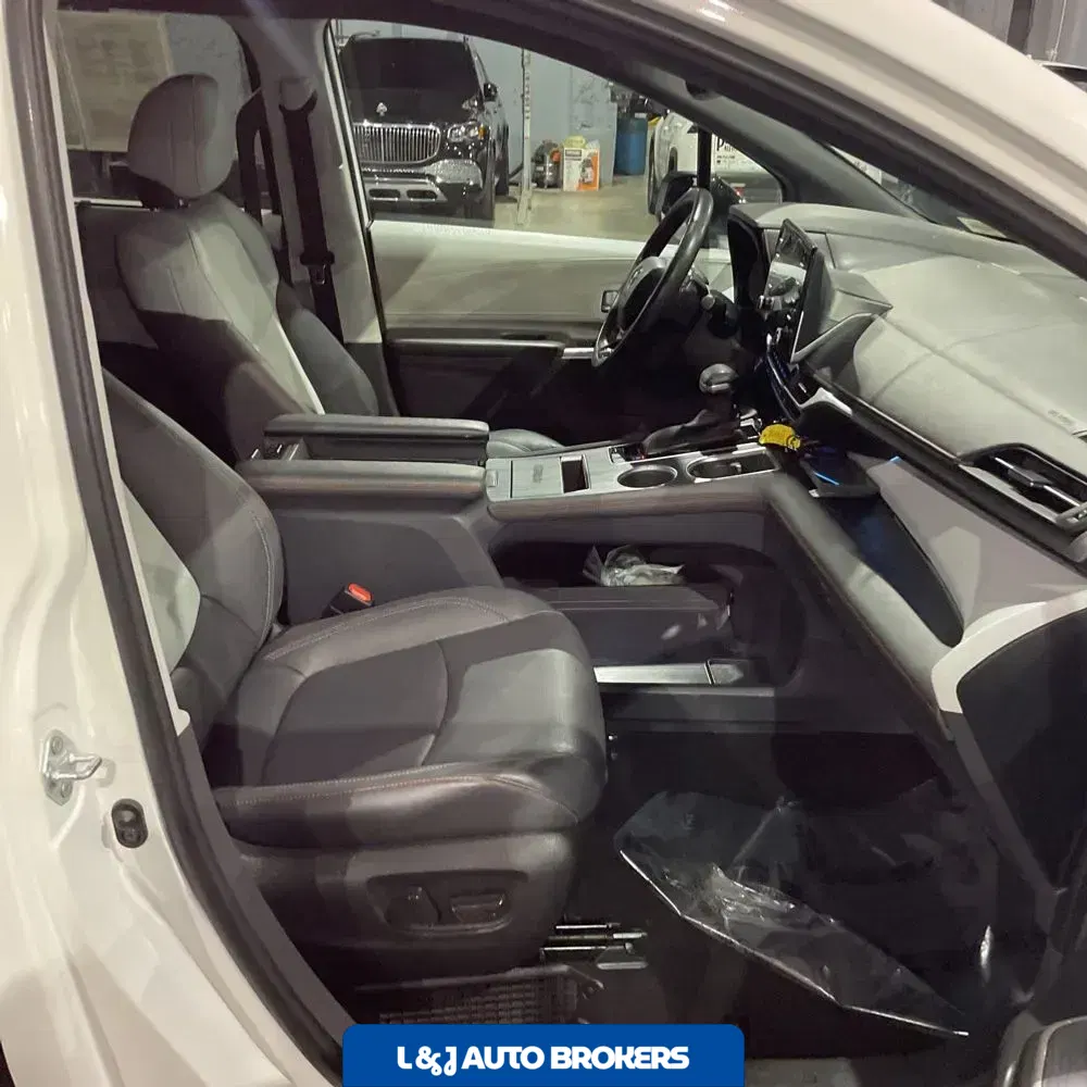 2023 Toyota Sienna XSE 7-Passenger