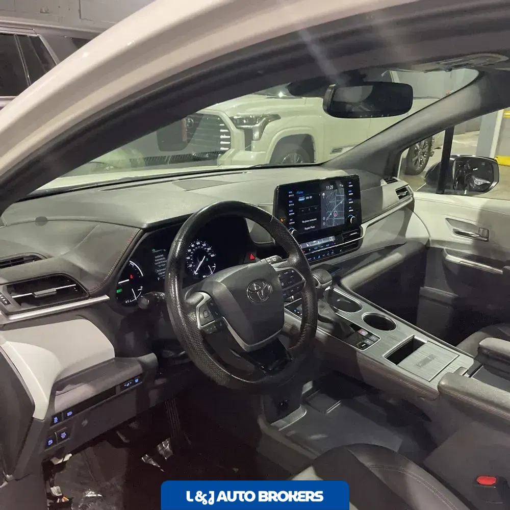 2023 Toyota Sienna XSE 7-Passenger