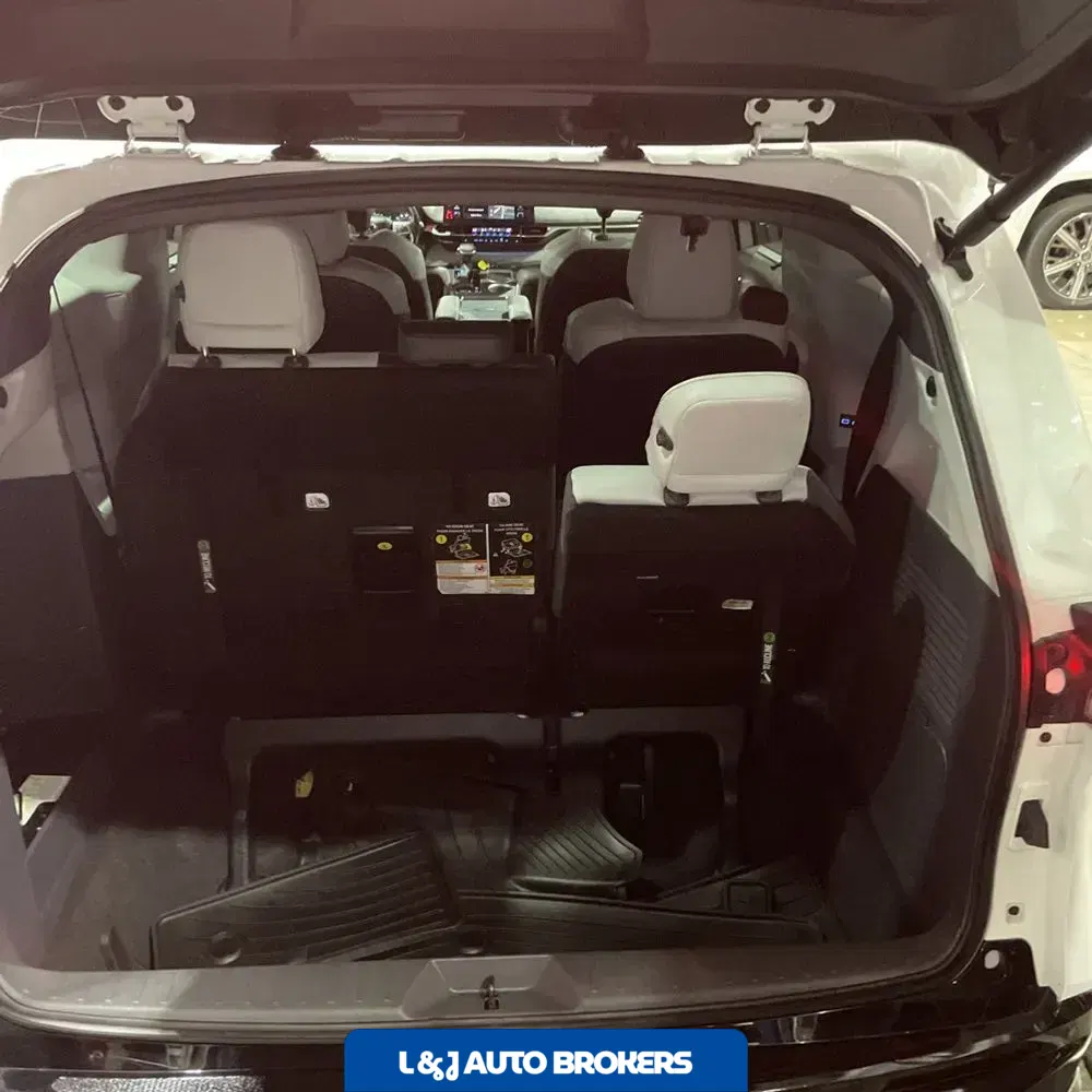 2023 Toyota Sienna XSE 7-Passenger