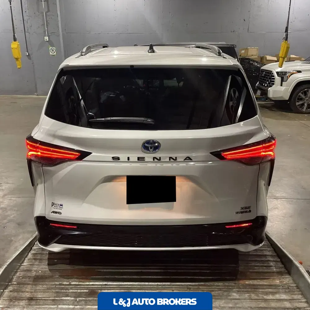 2023 Toyota Sienna XSE 7-Passenger