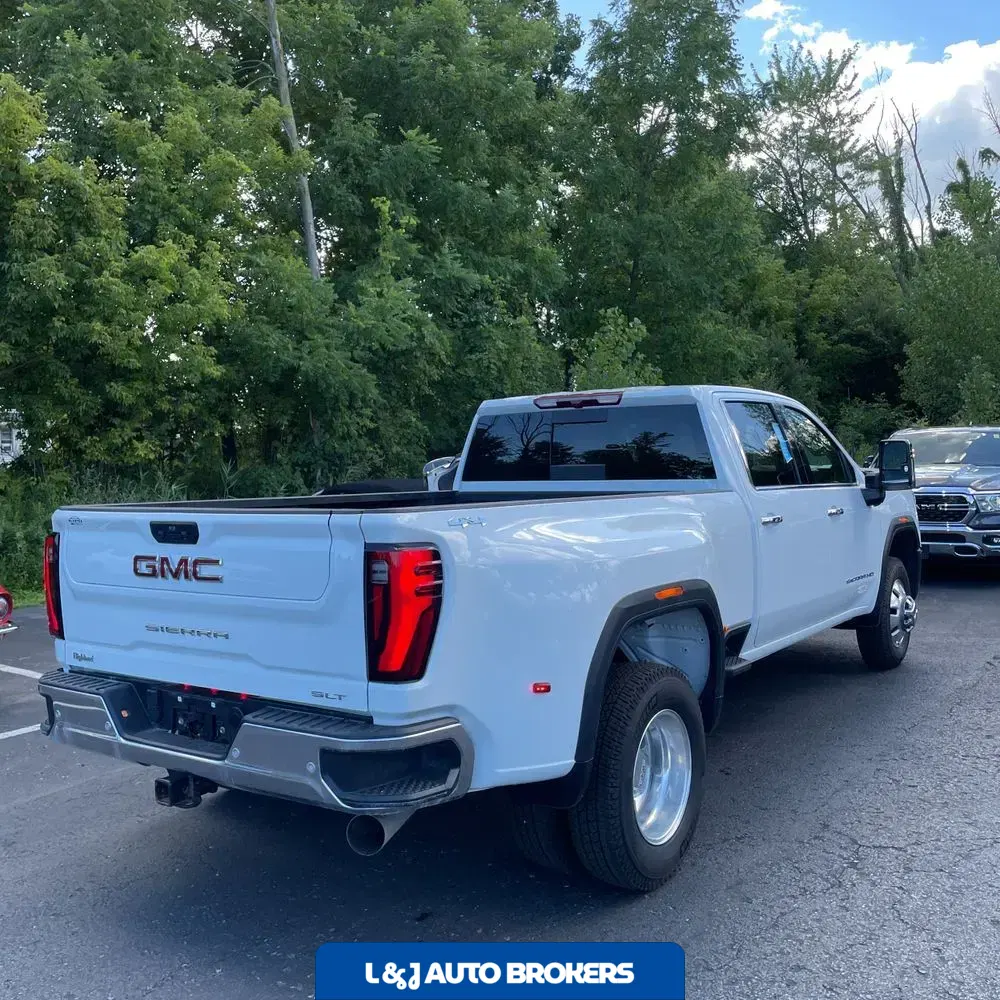 2024 GMC Sierra 3500 SLT