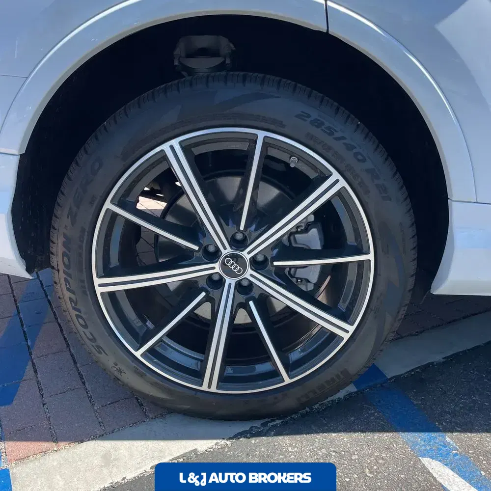 2025 Audi Q7 Premium Plus 45