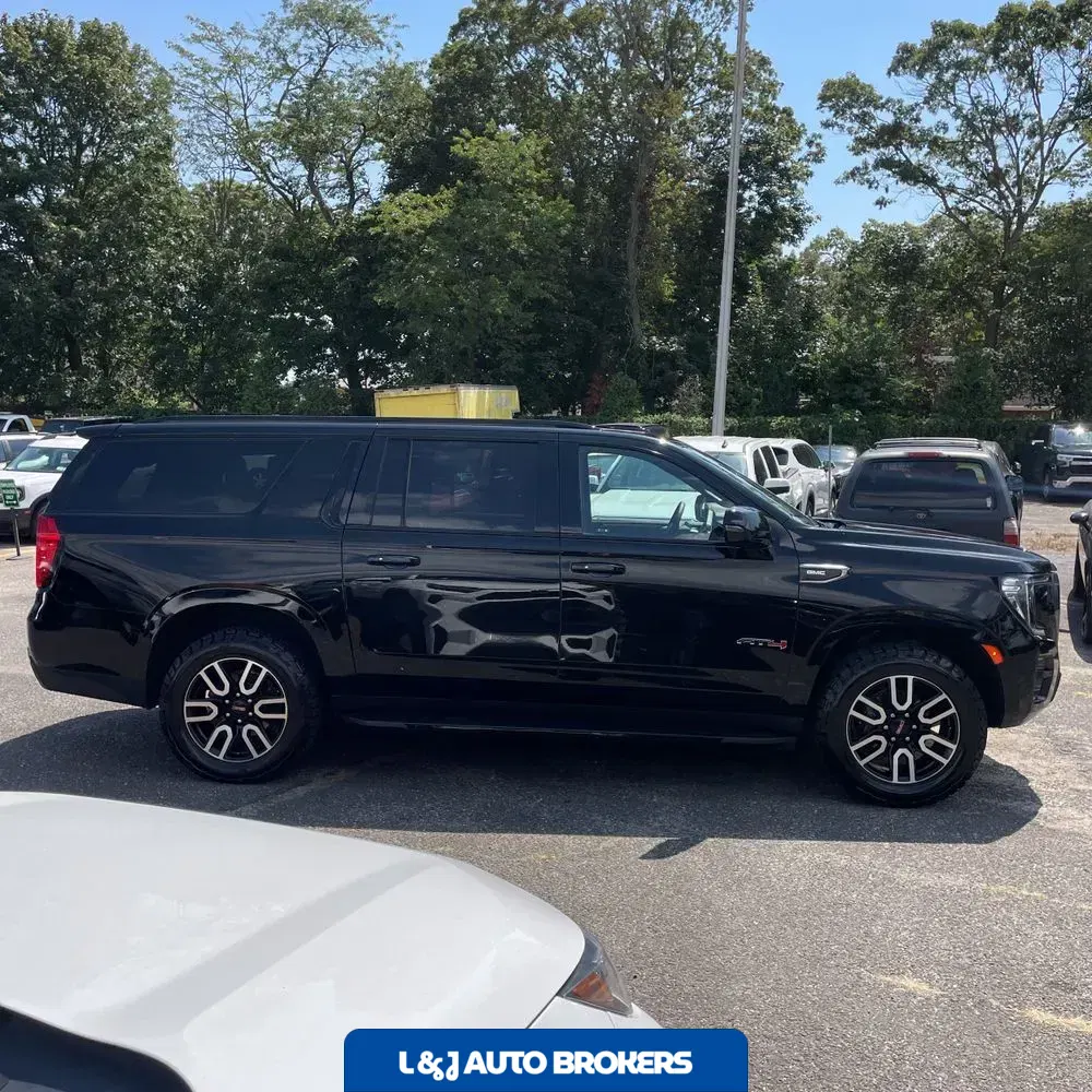 2022 GMC Yukon XL AT4