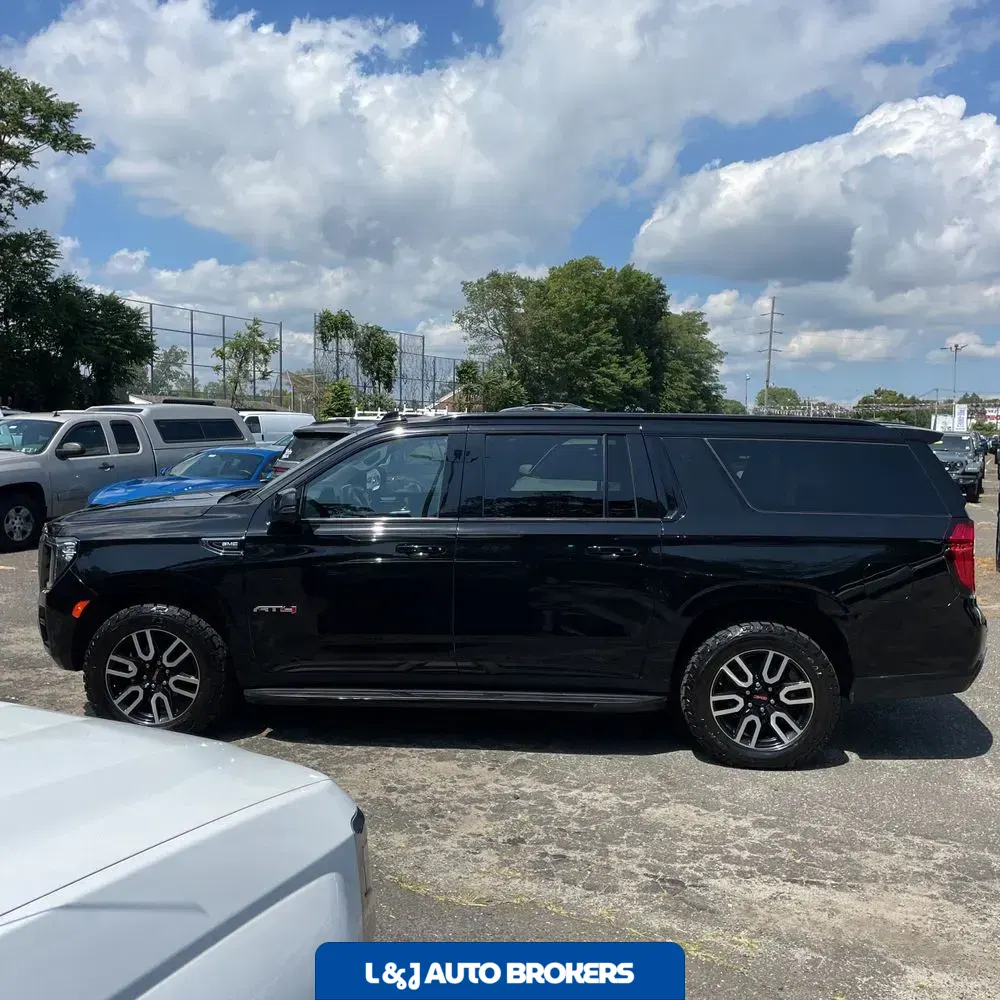 2022 GMC Yukon XL AT4