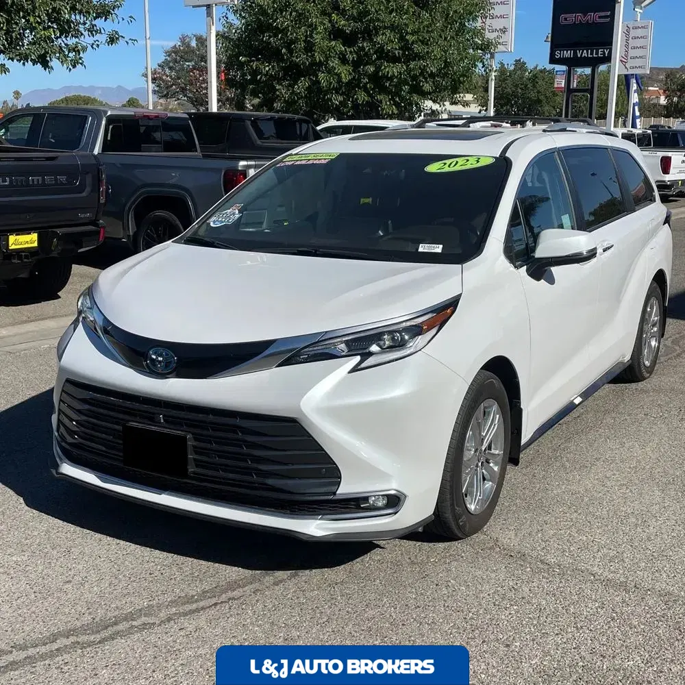 2023 Toyota Sienna Platinum 7-Passenger