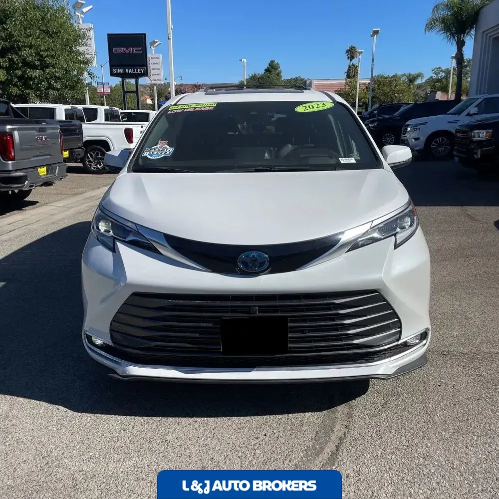 2023 Toyota Sienna Platinum 7-Passenger