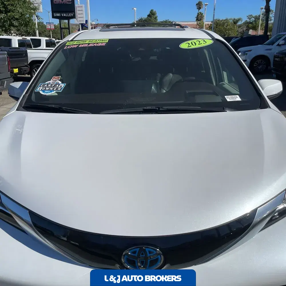 2023 Toyota Sienna Platinum 7-Passenger