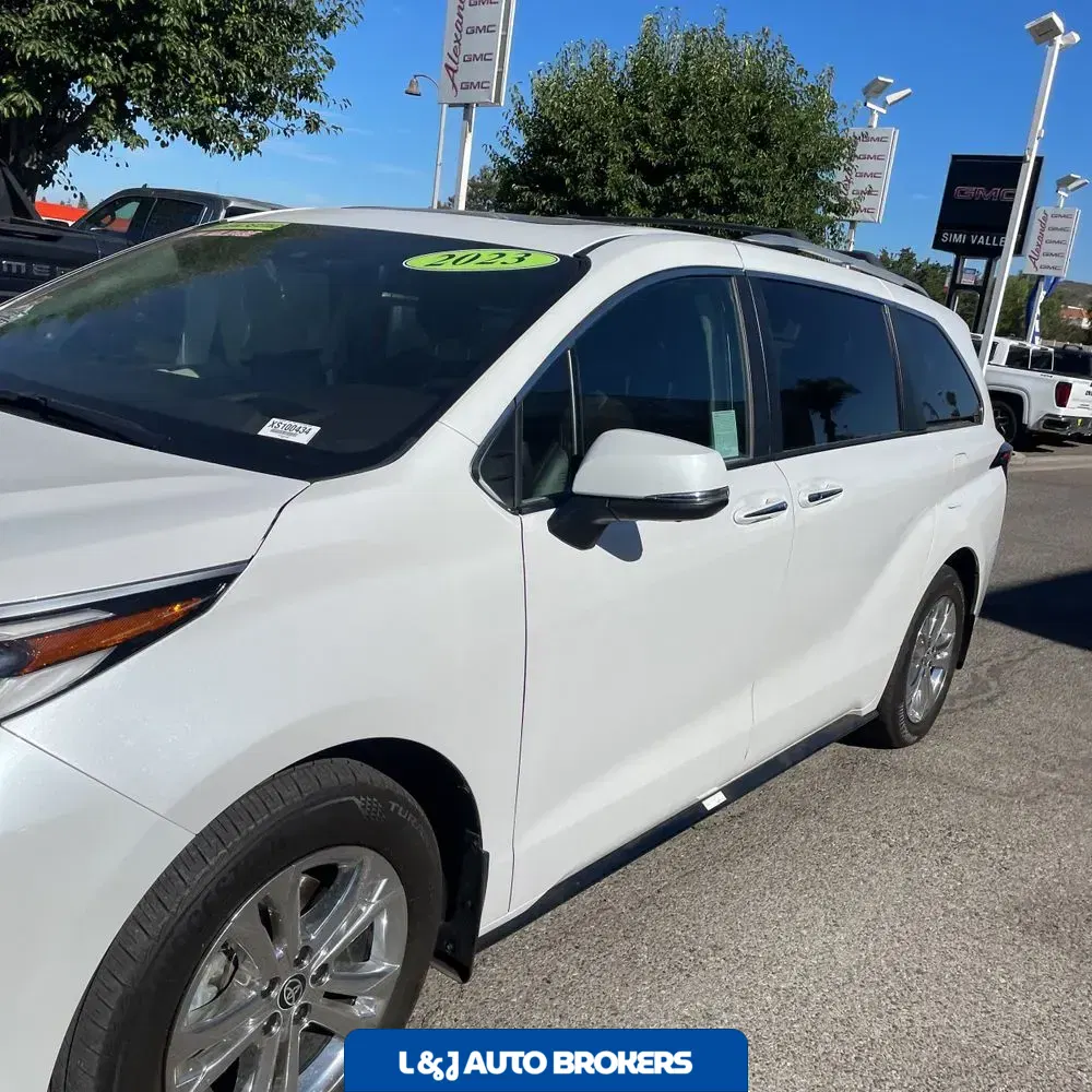 2023 Toyota Sienna Platinum 7-Passenger