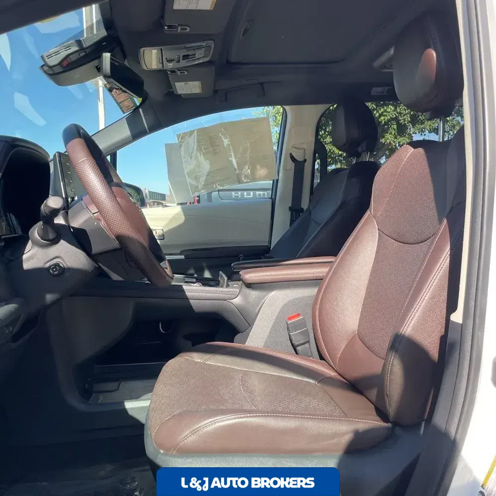 2023 Toyota Sienna Platinum 7-Passenger